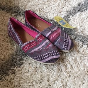 NWT Toms